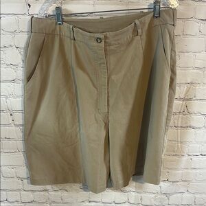 Tilley Endurables size 18 Classic Tan Pleated Shorts..